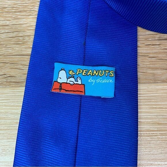 NWOT Peanuts Charlie Brown Snoopy Season Greetings Christmas Neck tie - Picture 5 of 7